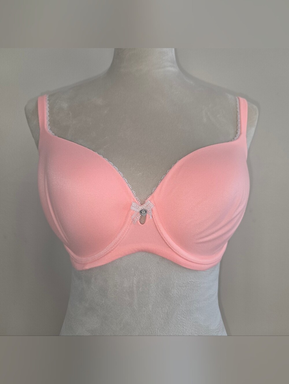 Victoria's Secret Pink-peach Lace-Trim Molded T-Shirt Bra